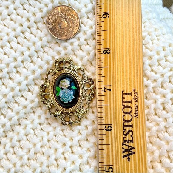 Vintage Brooch Black Cameo with Blue Pink Florals Gold Tone Filigree (~1.5 in) - Picture 4 of 4